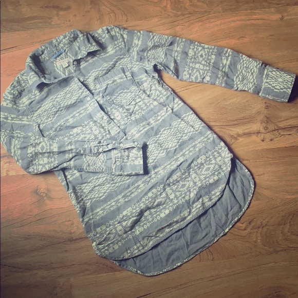 Target Merona v-neck button up - Picture 1 of 6